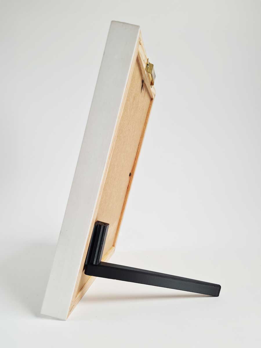 Fehér képkeret kitámasztóval – állítható dőlésszögű, stabil asztali tartó